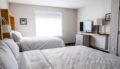 Chambre Standard, 2 grands lits, accessible aux personnes à mobilité réduite (Comms, Roll-In Shower)