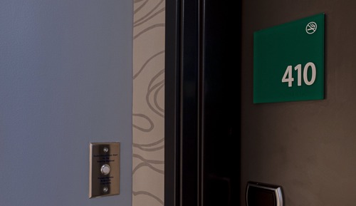 Chambre Standard, 1 très grand lit, accessible aux personnes à mobilité réduite (Communications)