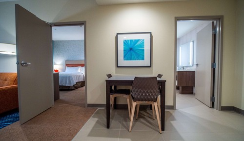 Suite, 1 grand lit, accessible aux personnes à mobilité réduite, baignoire