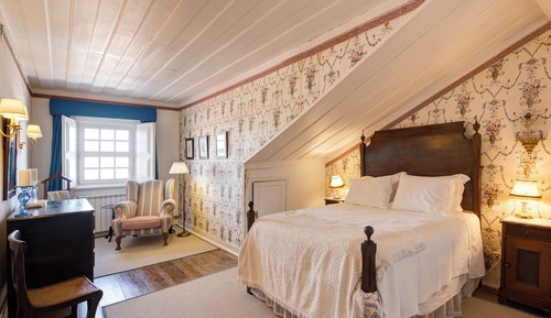 Chambre Double Confort, salle de bains commune, vue ville (Flores)