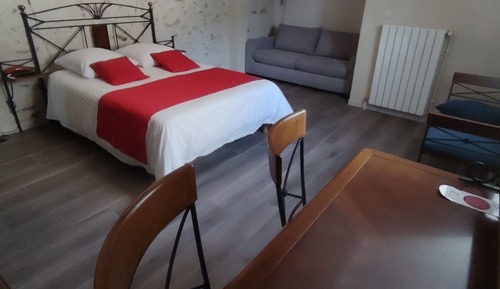 Chambre Quadruple Supérieure, 1 lit double et 1 canapé-lit, salle de bains privée