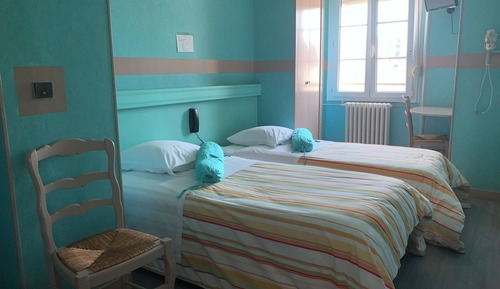 Chambre Classique avec lits jumeaux, 2 lits une place, salle de bains privée