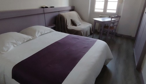 Chambre Quadruple Confort, 1 lit double et 1 canapé-lit, salle de bains privée