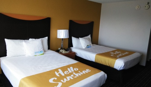 Chambre, 2 lits doubles, accessible aux personnes à mobilité réduite, non-fumeurs