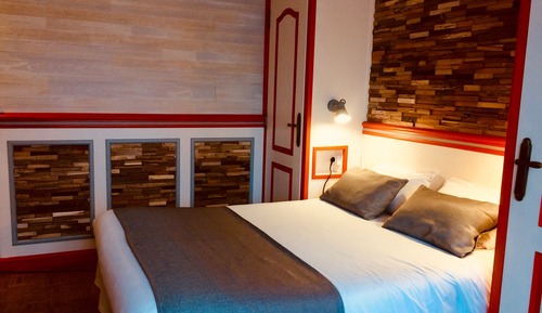 Chambre Double Confort, salle de bains privée, vue jardin (Alienor)