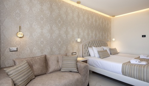 Chambre Supérieure avec lits jumeaux, vue partielle sur la mer