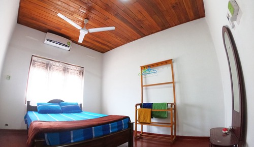 Maison Familiale, 3 chambres, vue piscine, rez-de-chaussée