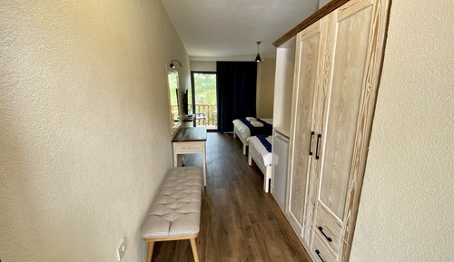 Chambre Triple Luxe, vue partielle sur la mer