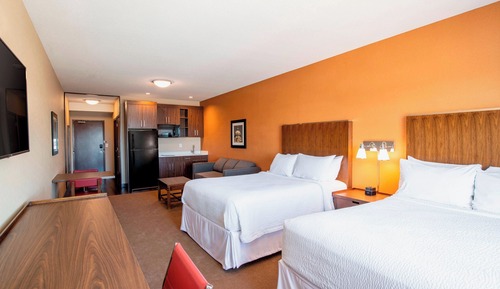 Chambre, plusieurs lits