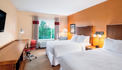 Chambre, plusieurs lits