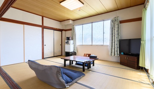 Chambre Familiale, non-fumeurs (Japanese, Shared Washroom)