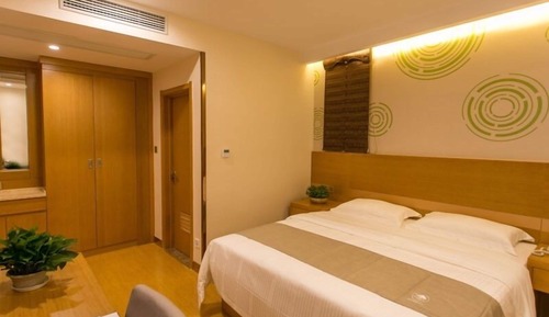 Chambre, 1 très grand lit