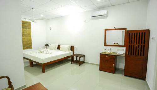 Chambre Supérieure Double ou avec lits jumeaux, 1 très grand lit, vue jardin