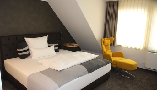 Suite, 1 très grand lit et 1 canapé-lit, coin cuisine