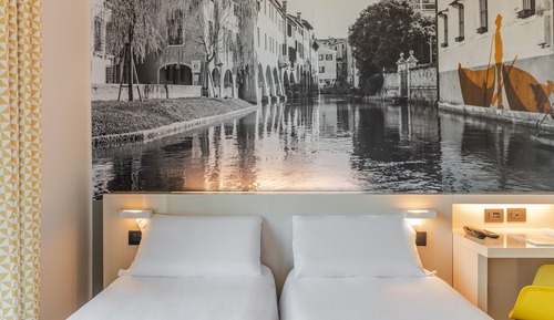Chambre avec lits jumeaux, accessible aux personnes à mobilité réduite