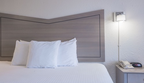 Chambre Standard, 1 très grand lit et 1 canapé-lit