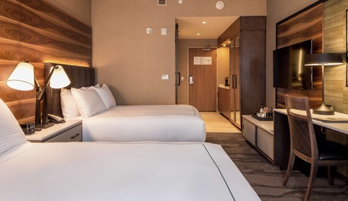 Chambre, 2 grands lits, accessible aux personnes à mobilité réduite, baignoire