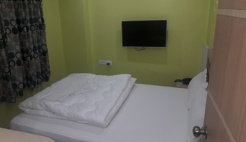 Chambre Double Confort, 1 grand lit 1 place