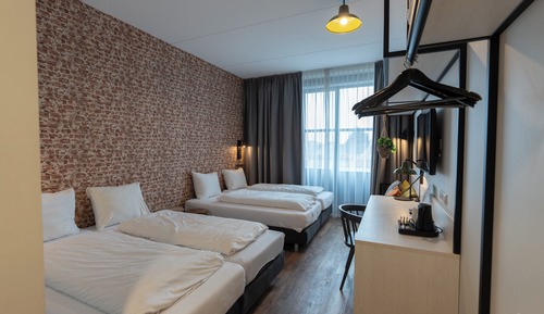 Chambre Familiale (Farmhouse Room 6)
