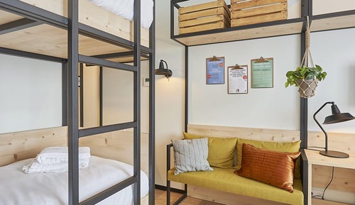 Chambre Familiale (Greenhouse Room 5)