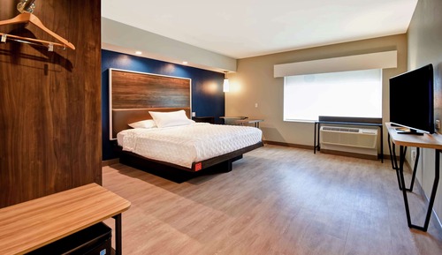 Chambre, 1 très grand lit, accessible aux personnes à mobilité réduite (Hearing, Roll-in Shower)