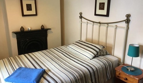 Suite, salle de bains commune