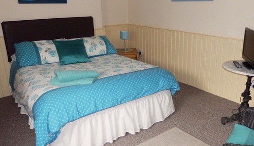 Chambre Double, salle de bains attenante