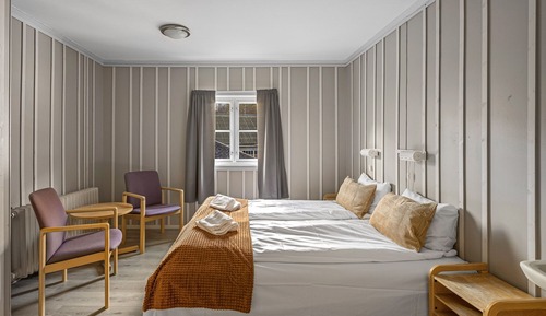 Chambre Double, salle de bains commune (External Bathroom)