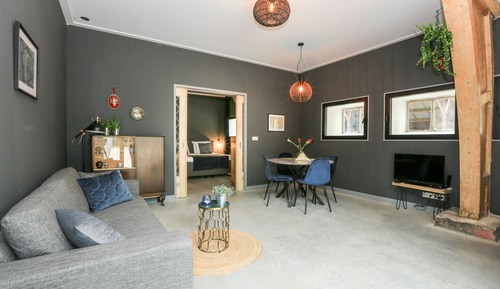Suite Studio Design, 1 très grand lit, vue jardin, rez-de-chaussée