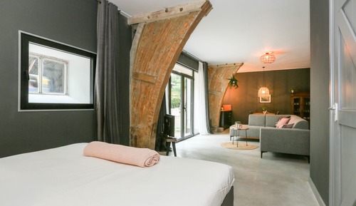 Studio Design, 1 très grand lit, vue jardin, rez-de-chaussée