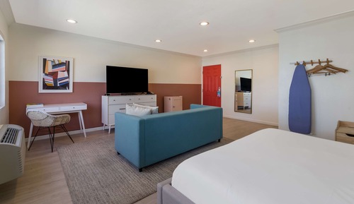 Chambre, 1 très grand lit et 1 canapé-lit, non-fumeurs