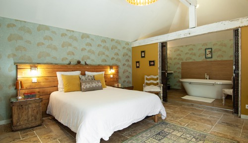 Suite Familiale, salle de bains attenante, vue jardin (Chambre 1)