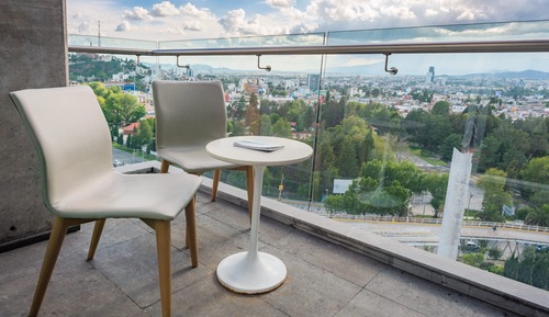 Suite, 1 très grand lit, balcon, vue ville
