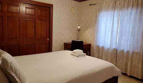 Maison, 1 grand lit, salle de bains commune