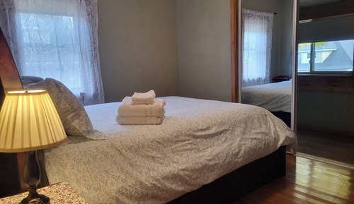 Chambre Double Standard, 1 lit double, salle de bains commune
