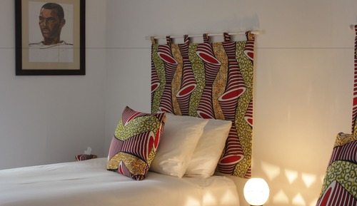 Chambre Confort avec lits jumeaux, salle de bains attenante, en bord de piscine (Room6)