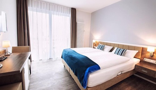 Chambre Double, balcon, vue jardin