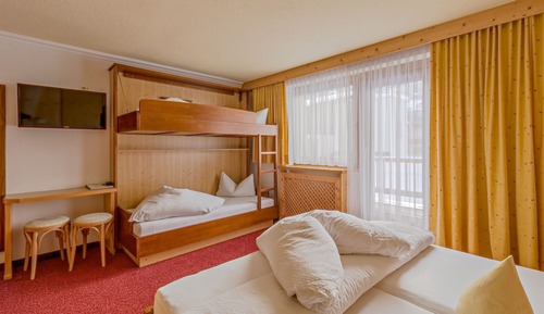 Chambre Triple Confort, 1 grand lit et 1 canapé-lit