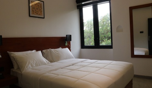 Chambre Double Confort, 1 grand lit, accessible aux personnes à mobilité réduite
