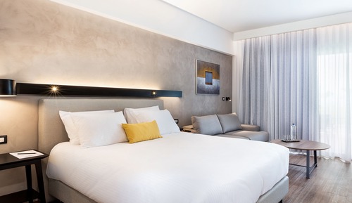 Chambre Classique, vue partielle sur la mer