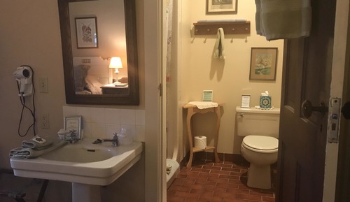 Chambre Standard avec lits jumeaux, salle de bains privée (Room 3)