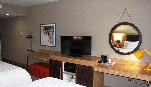 Chambre, 2 grands lits, accessible aux personnes à mobilité réduite, baignoire (Hearing)