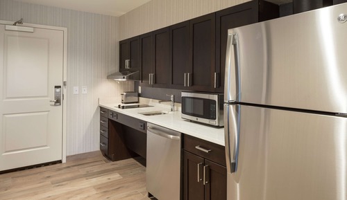 Suite, 2 grands lits, accessible aux personnes à mobilité réduite (Roll-In Shower)