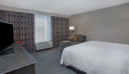 Chambre, 1 très grand lit (Mobility & Hearing, Roll-in Shower)