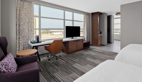 Chambre, 2 grands lits, accessible aux personnes à mobilité réduite, baignoire