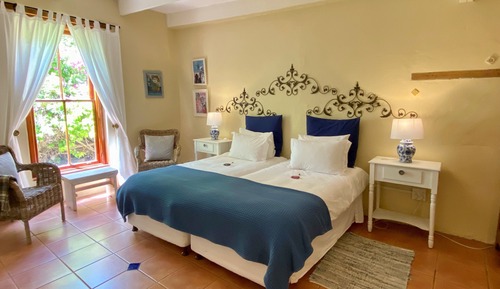 Chambre Supérieure Double ou avec lits jumeaux, vue jardin (5)