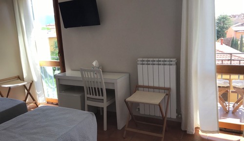 Chambre avec lits jumeaux, salle de bains privée