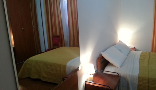 Chambre Double, 1 grand lit, vue partielle sur l'océan