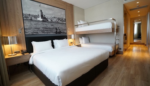 Chambre Familiale Double ou avec lits jumeaux, plusieurs lits (TRYP, 1 Queen & 1 Bunk Bed)