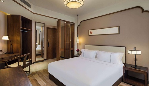Chambre, 1 très grand lit, non-fumeurs